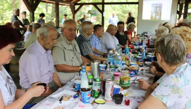 Członkowie Klubu Milonga i Zespołu Cantare świętowali w szkółce leśnej Krajewo  (41) (Copy)