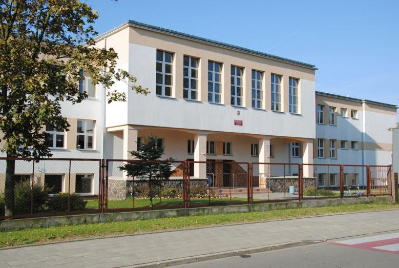 Zdjęcie budynku Zespołu Placówek Oświatowych nr 2 w Mławie