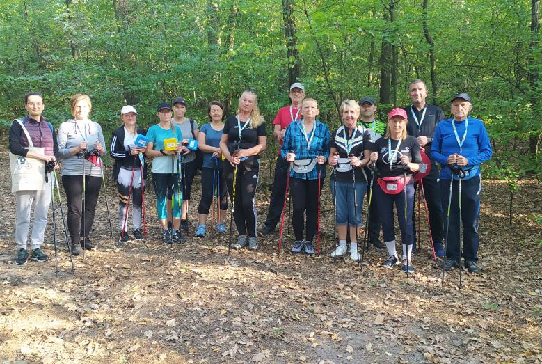 uczestnicy zajęć nordic walking