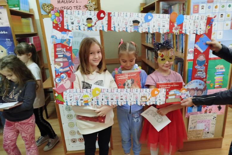 Przyjęcie uczniów klas I w poczet czytelników biblioteki SP nr 3