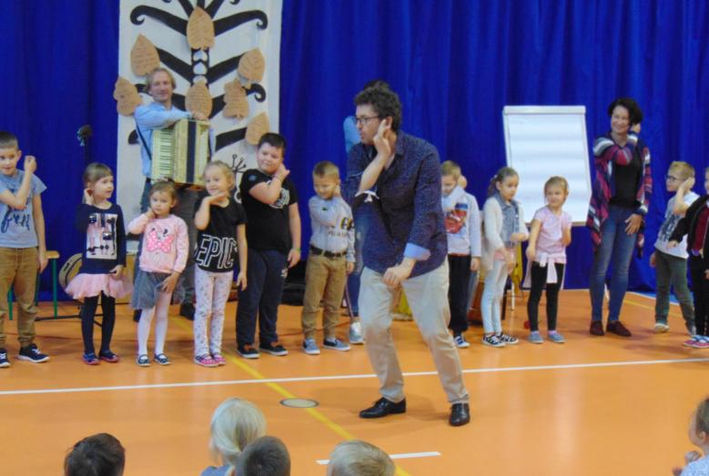 Spektakl teatralno-muzyczny