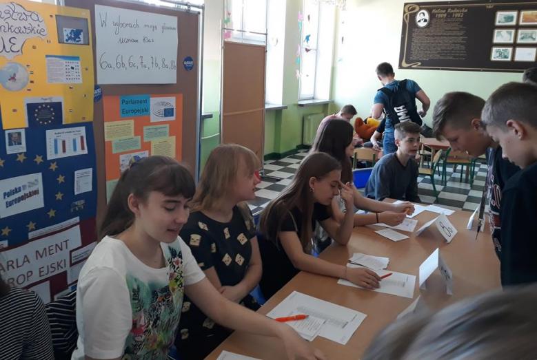 SP 4 : uczniowie wybrali europosłów