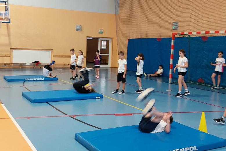 Pozalekcyjne zajęcia sportowe w ferie w mławskich szkołach