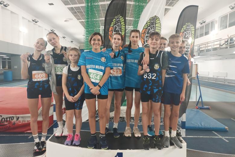 zawodnicy na podium