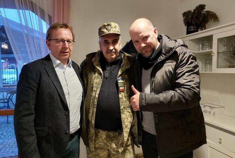 Pomoc przekazali burmistrz Vierheim Matthias Baaß i zastępca burmistrza Mławy Szymon Zejer
