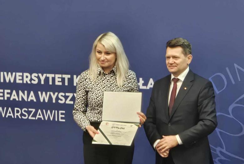 Monika Kucka odbiera nagrodę