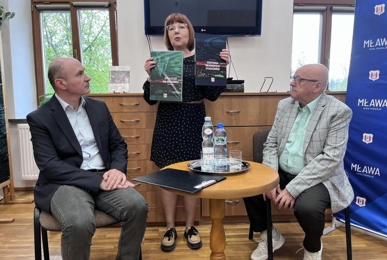 Arkadiusz Dłubisz, Magdalena Grzywacz, Janusz Grochowski