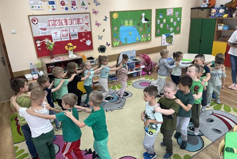 Zajęcia przyrodnicze w grupie Motylki w SP 2