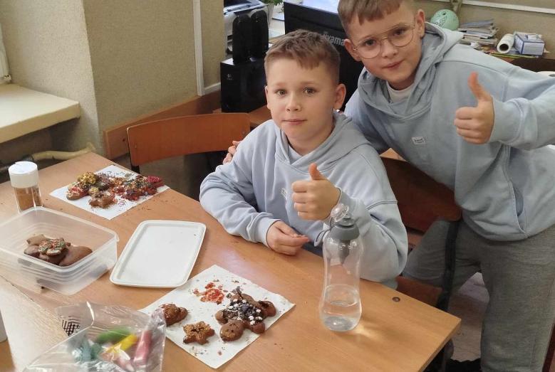 Warsztaty dekorowania pierników w klasach 5 w SP nr 3