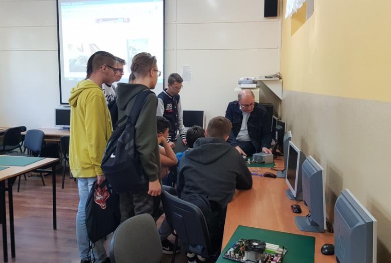 Lekcja zawodoznawcza z udziałem uczniów SP 3
