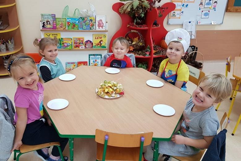Szaszłyki owocowe w grupie Słoneczka