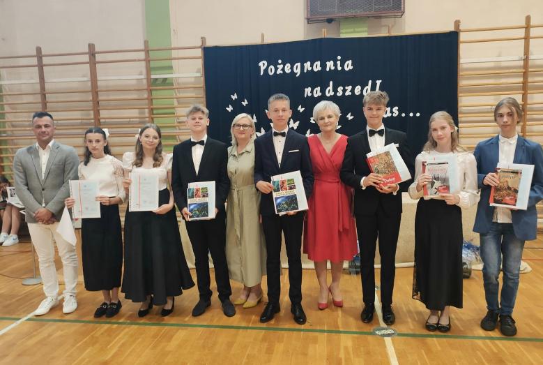 Uroczyste zakończenie roku szkolnego 2023/2024 klas 5 - 8 w SP nr 1