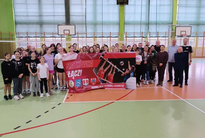uczestnicy projektu Siatkówka łączy