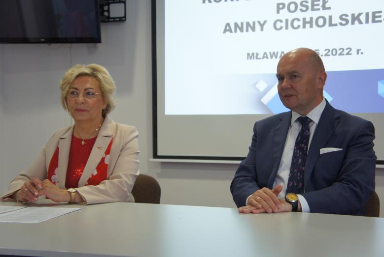 Poseł na Sejm RP Anna Cicholska i Burmistrz Miasta Mława Sławomir Kowalewski