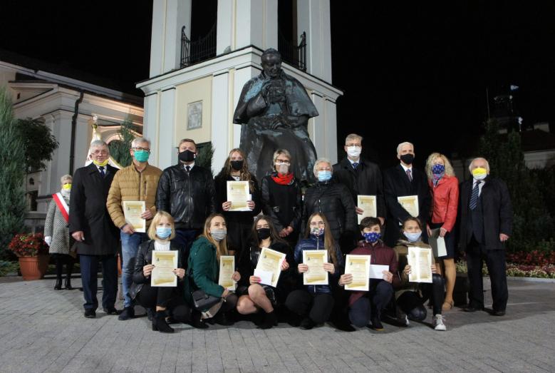 Stypendyści, członkowie stowarzyszenia i darczyńcy