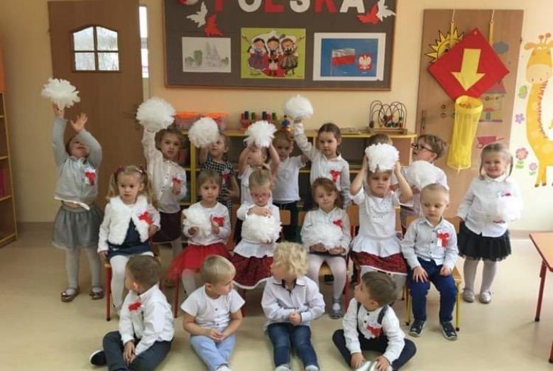 Jesteśmy Polką i Polakiem - grupa Słoneczka z MPS nr 3 w Mławie