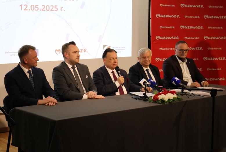 uczestnicy uroczystości podpisania umowy