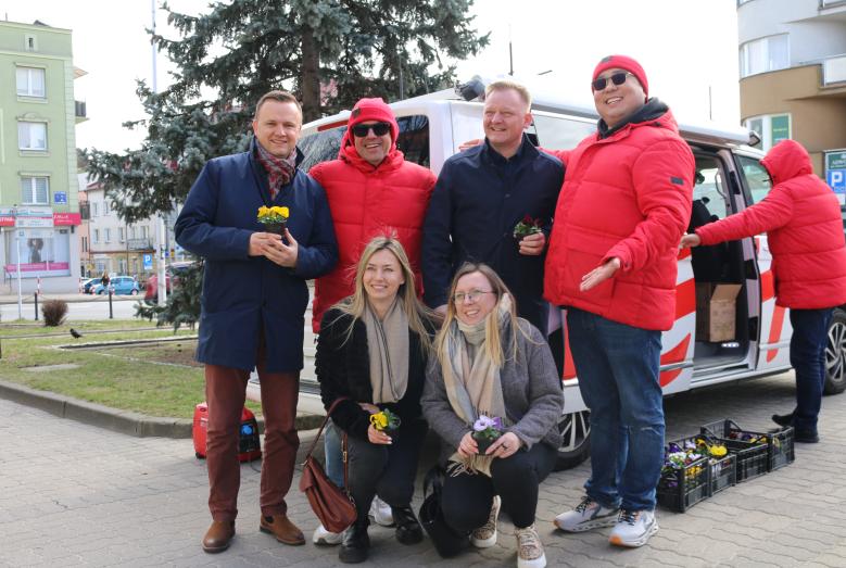 pamiątkowa fotografia z dziennikarzami Radia ZET