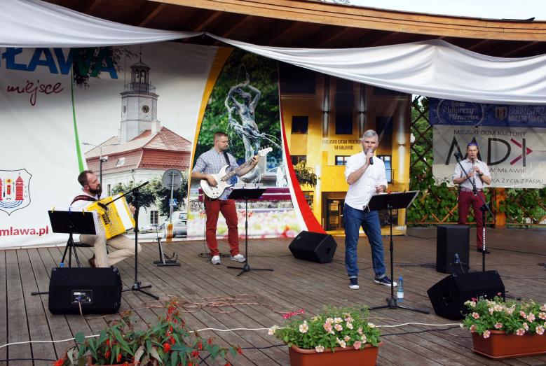 Koncert zespołu Kiersi w parku miejskim