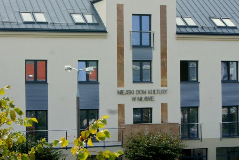 Front budynku Miejskiego Domu Kultury w Mławie