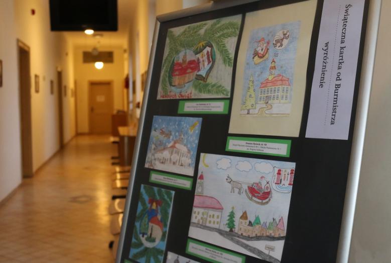 Pokonkursowa wystawa prac mławskich dzieci
