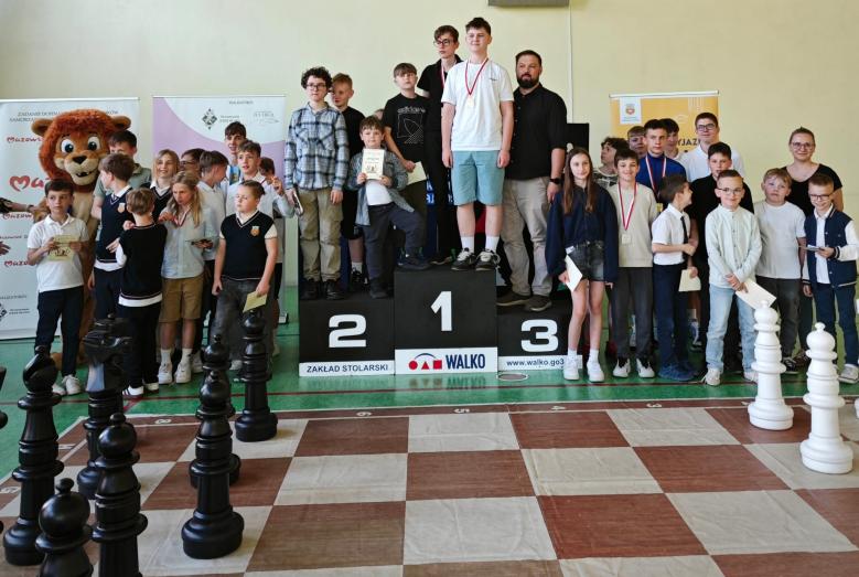Szkoła Podstawowa nr 2 najlepsza w szachach w Mławie!