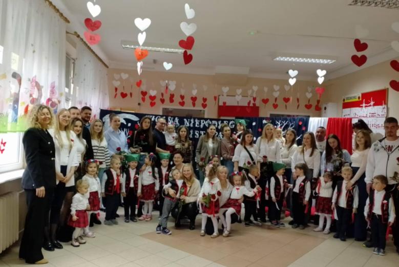 Warsztaty patriotyczne w Stokrotkach i Biedronkach w MPS nr 3