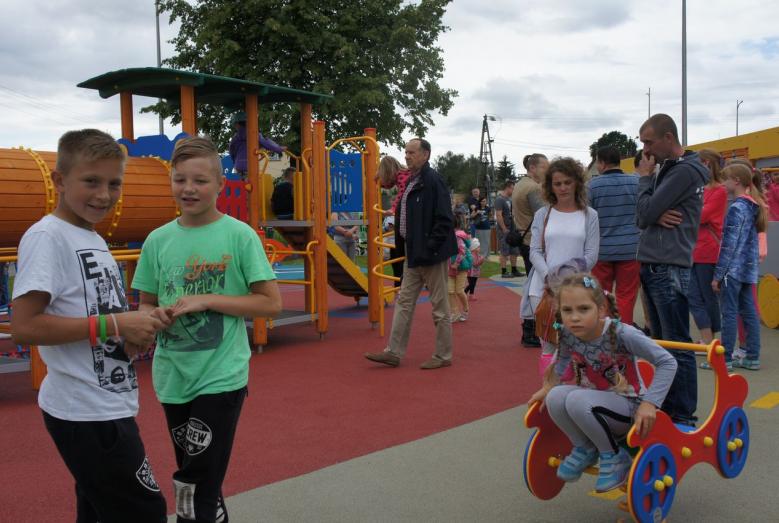 plac zabaw przy Miejskim Ośrodku Sportu i Rekreacji