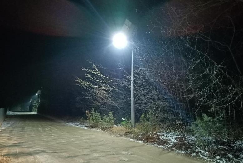 Ulica Szymanowskiego oświetlona lampami hybrydowymi