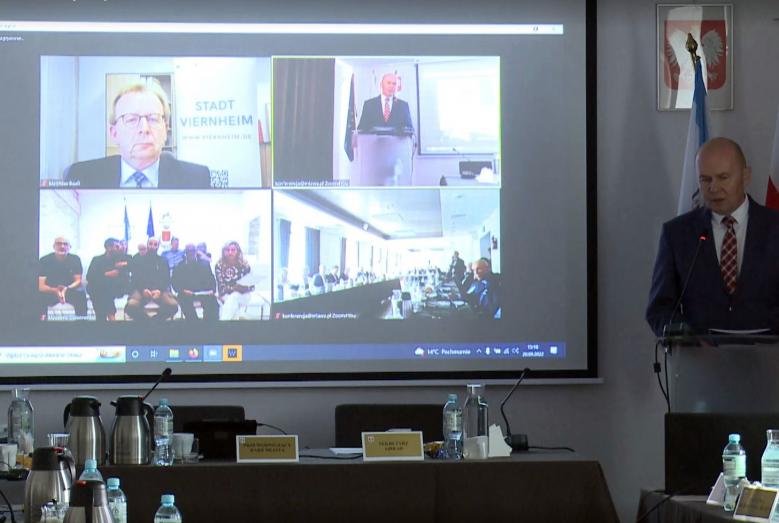 wideokonferencja podczas sesji Rady Miasta Mława