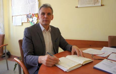 Dyrektor Szkoły Podstawowej nr 6 w Mławie Piotr Piwowarski