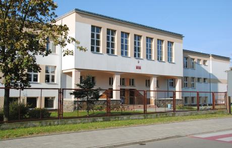 Zdjęcie budynku Zespołu Placówek Oświatowych nr 2 w Mławie