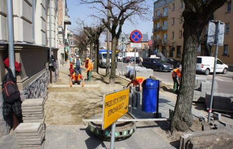 Trwają prace przy budowie chodnika na ul. Żeromskiego