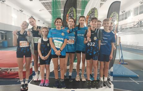 zawodnicy na podium