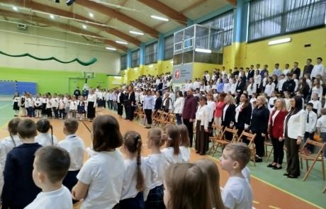 Uroczysty apel z okazji Konstytucji 3 Maja w SP nr 3 