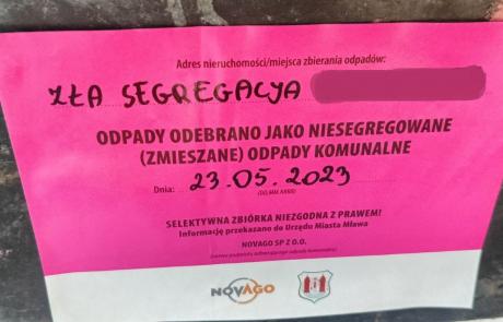 informacja o niesegregowanych śmieciach
