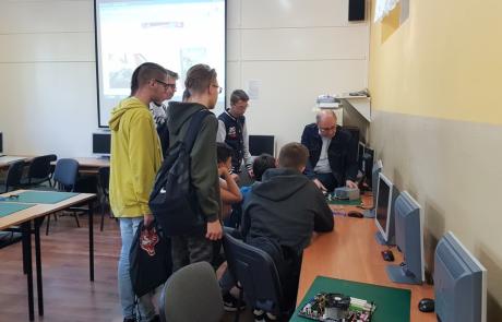 Lekcja zawodoznawcza z udziałem uczniów SP 3