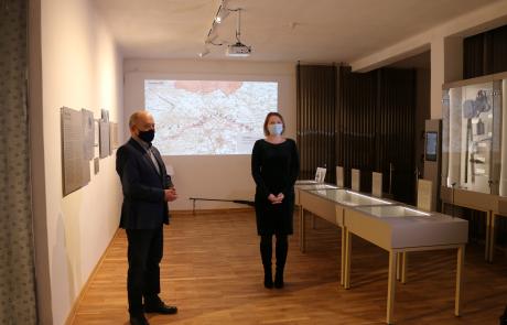 Dyrektor Muzeum Ziemi Zawkrzeńskiej Barbara Zaborowska i Przewodniczący Rady Miasta Lech Prejs