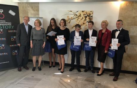 Laureaci konkursu wraz z opiekunami
