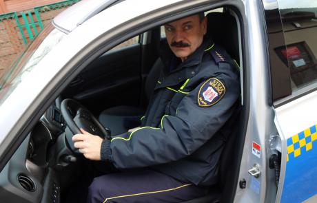 Strażnik miejski w suzuki vitarze