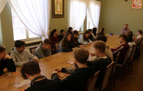 Uczniowie klasy VIII b ze Szkoły Podstawowej nr 3 w Mławie wzięli udział w wyjątkowych zajęciach z doradztwa zawodowego
