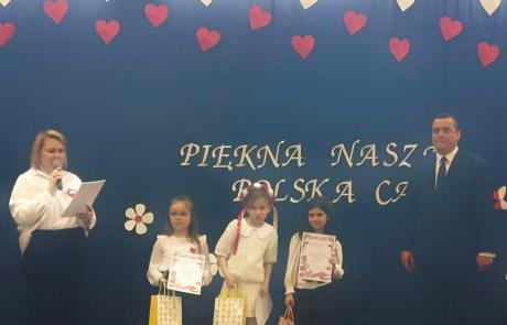 Uczennice z SP 4 wyróżnione w konkursie „Patriotyczna nutka"