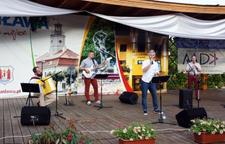 Koncert zespołu Kiersi w parku miejskim