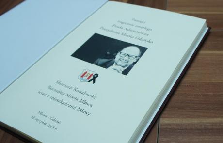 Ksiąga kondolencyjna (1) (Copy)