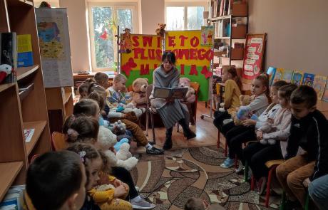 Misiowe Święto w szkolnej bibliotece