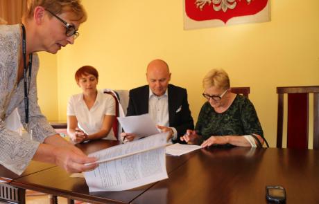 Podpisanie umów na wymianę pieców (15)