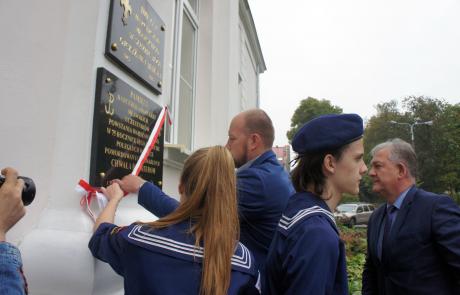 Odsłonięcie tablicy na budynku I Liceum Ogólnokształcącego