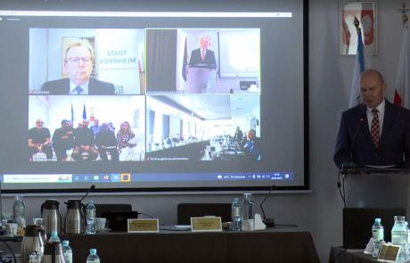 wideokonferencja podczas sesji Rady Miasta Mława