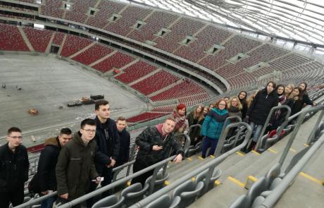 uczniowie, stadion