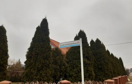 Tabliczka z nazwą ulicy Ojca Bernarda Kryszkiewicza